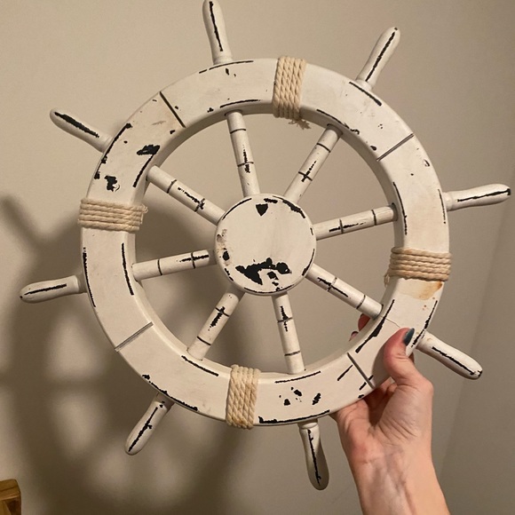 Adorable decorative ship wheel home decor - Picture 3 of 4